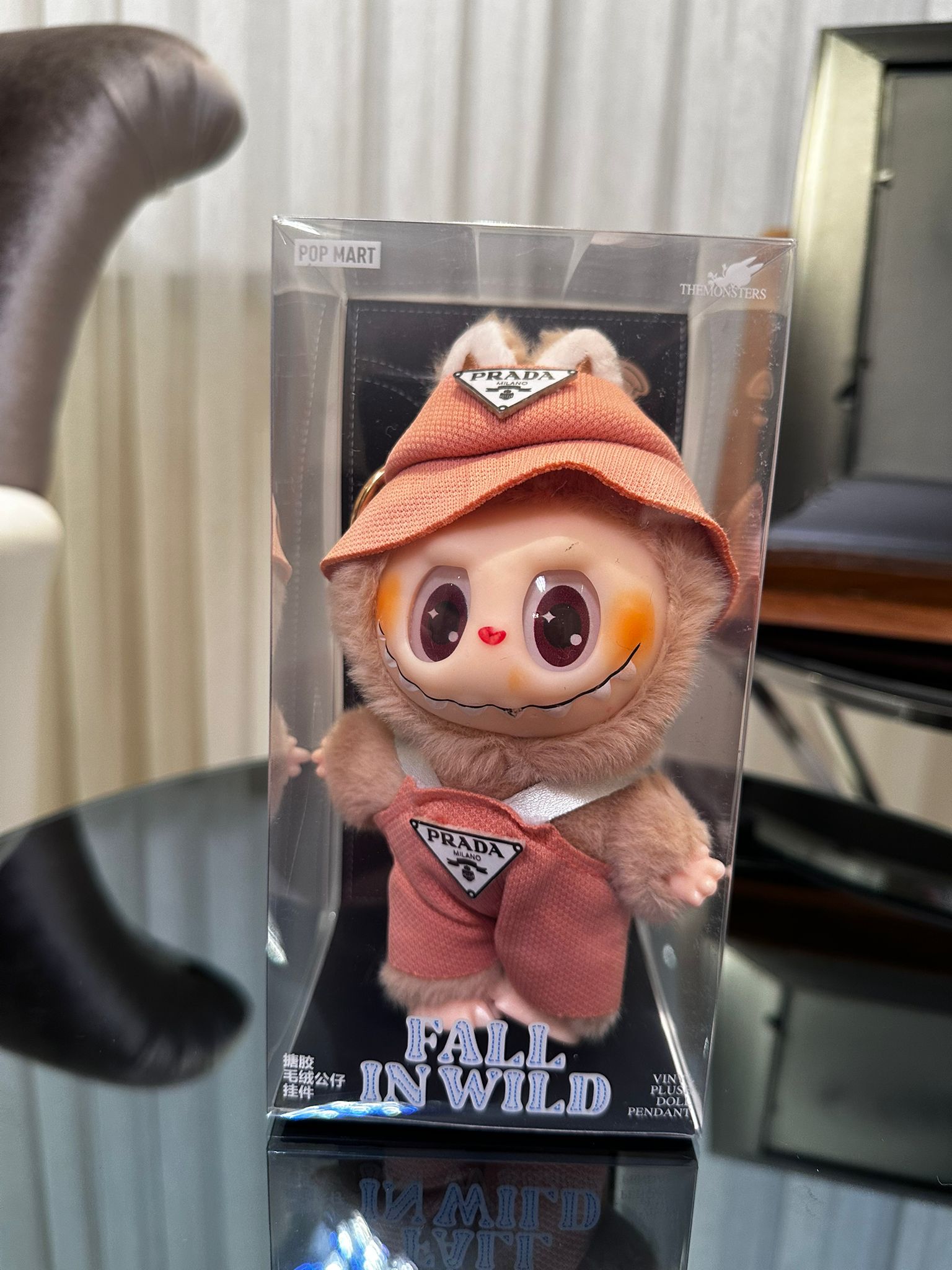 Happy Shocked Prada seri Labubu